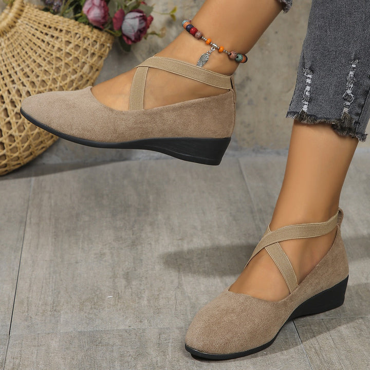 Elodia - Closed-Toe Wedge Flats