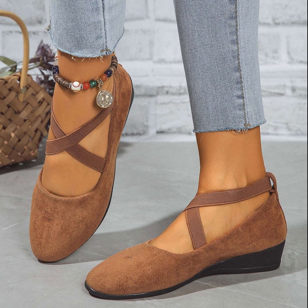 Elodia - Closed-Toe Wedge Flats