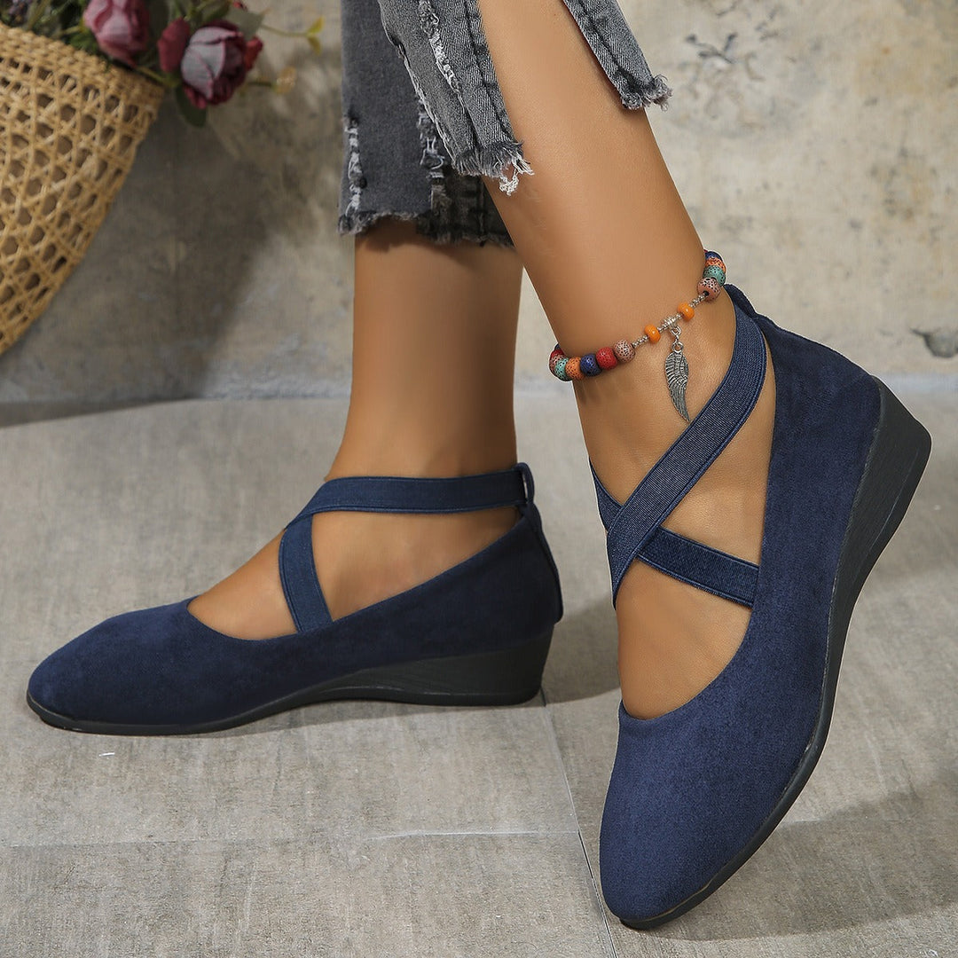 Elodia - Closed-Toe Wedge Flats